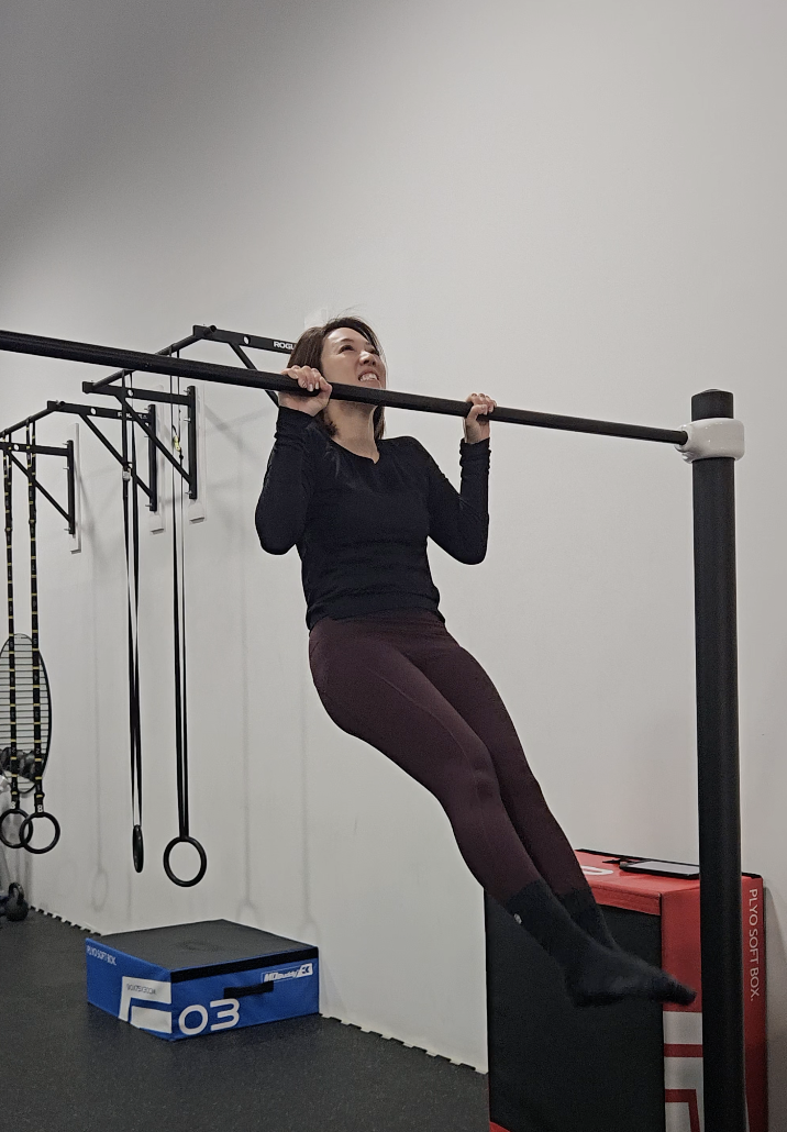 Stephanie Top of Pullup